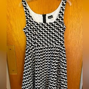 Cutest doggone dress! Dachshund print swing dress! Retrolicious brand size M